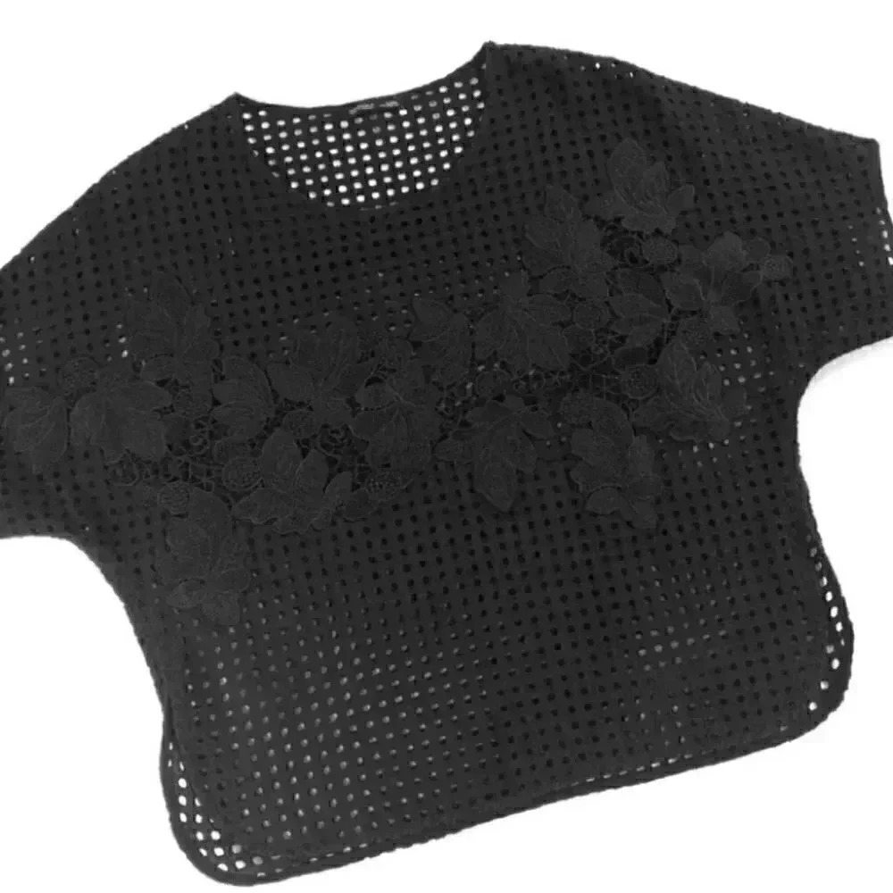 NWOT Zara Embroidered Eyelet Floral Top